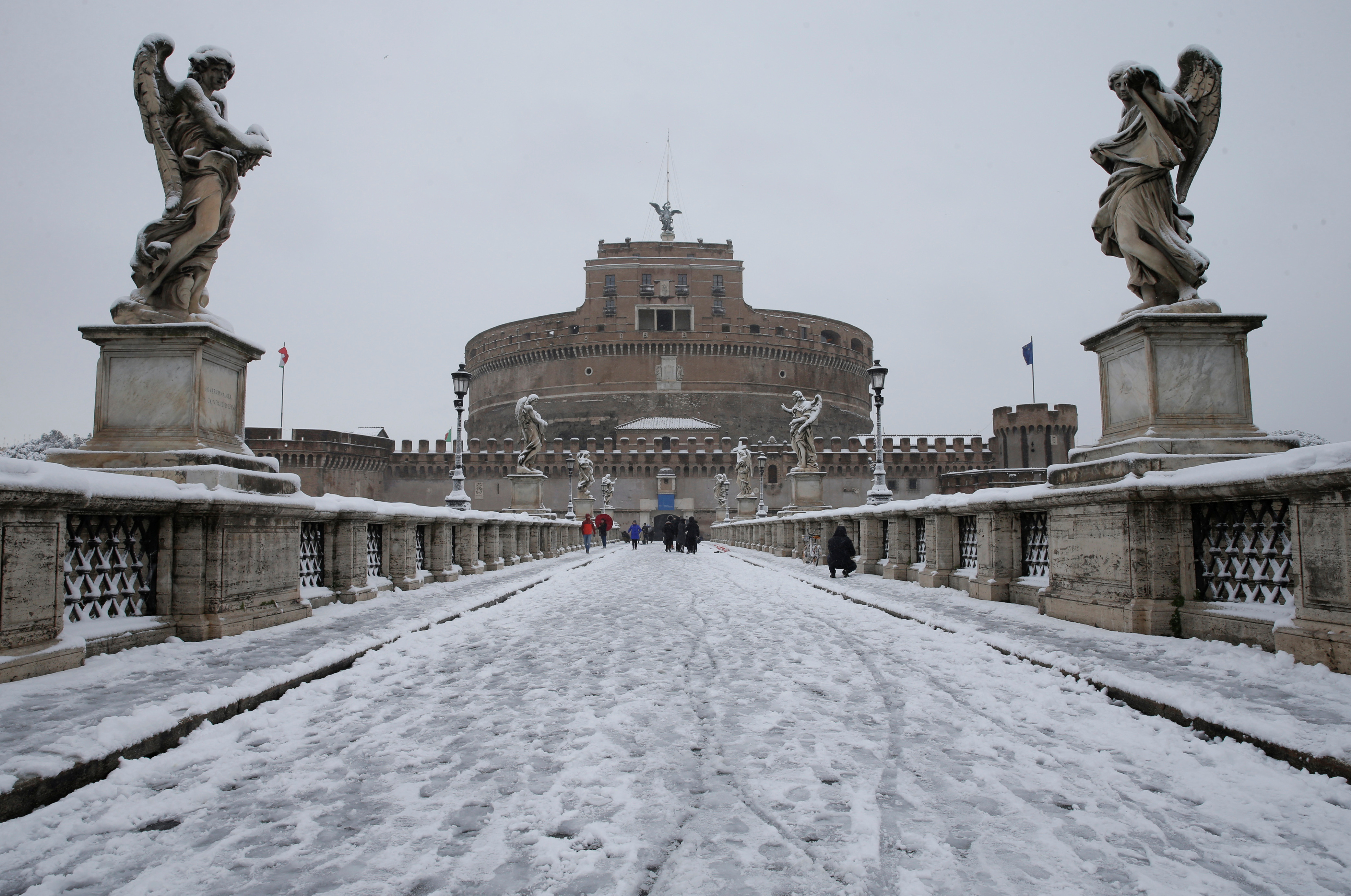 Saint Angelo Castle is seen during a heavy snowfall in downtown Rome, Italy February 26, 2018. REUTERS/Max Rossi